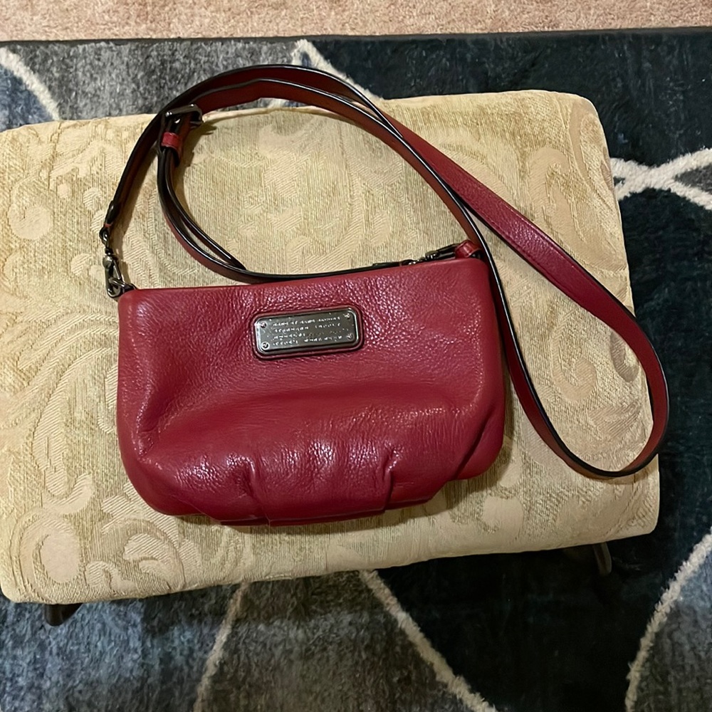 Marc Jacobs leather crossbody with adjustable strap. Maroon color